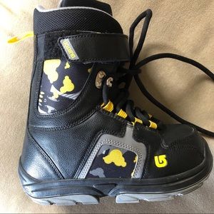 Burton snow boarding boots kids size 4
